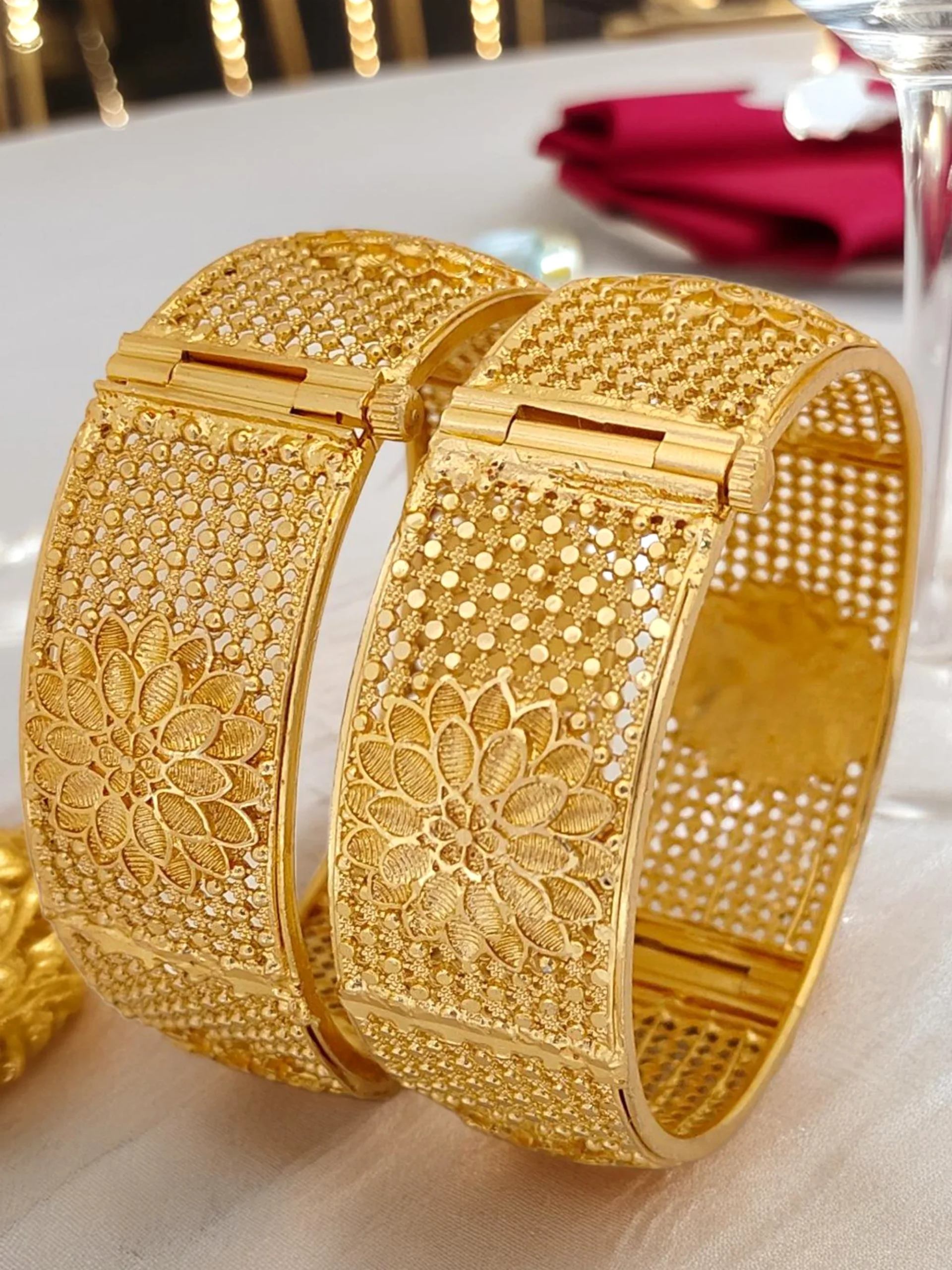 Elegant Gold, Beautifully Chur