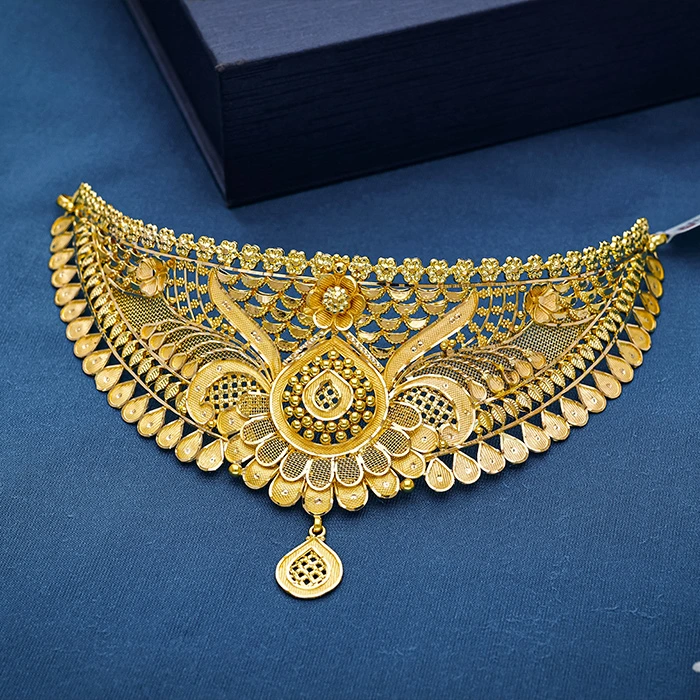 Royal Elegance in 22K Gold Choker