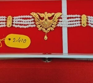 Timeless Pearl Elegance Choker