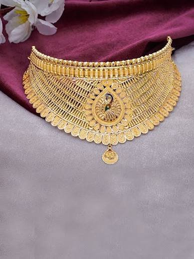 Traditional Beauty, Crafted in Gold Choker